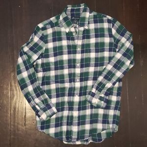 Men's plaid flannel button up